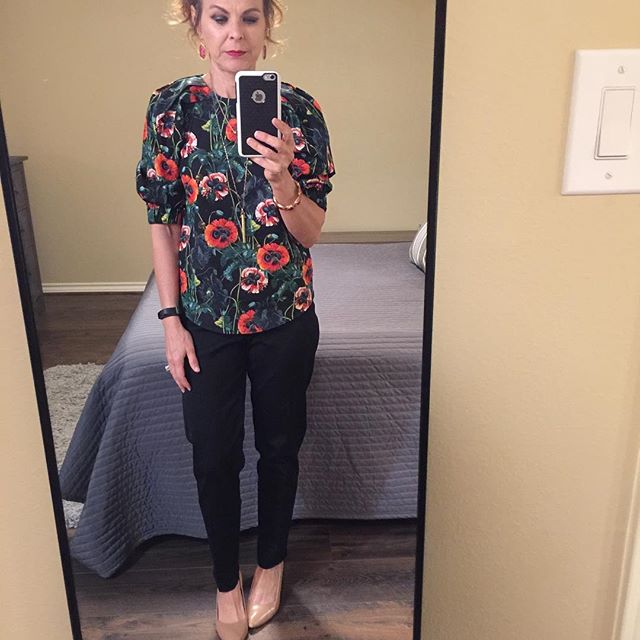 Its my look if the day Wearing the black skinnieshellip