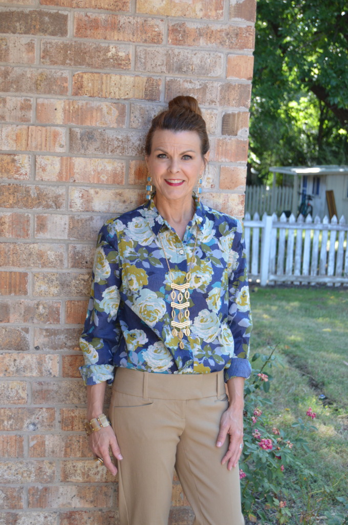 Day 7 - Printed Blouse + Khaki or Gray Pants + Long Necklace + Color block or Neutral Shoes 