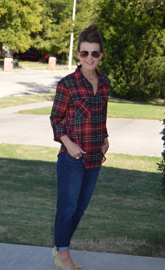 Boyfriend jeans, plaid blouse and heels.