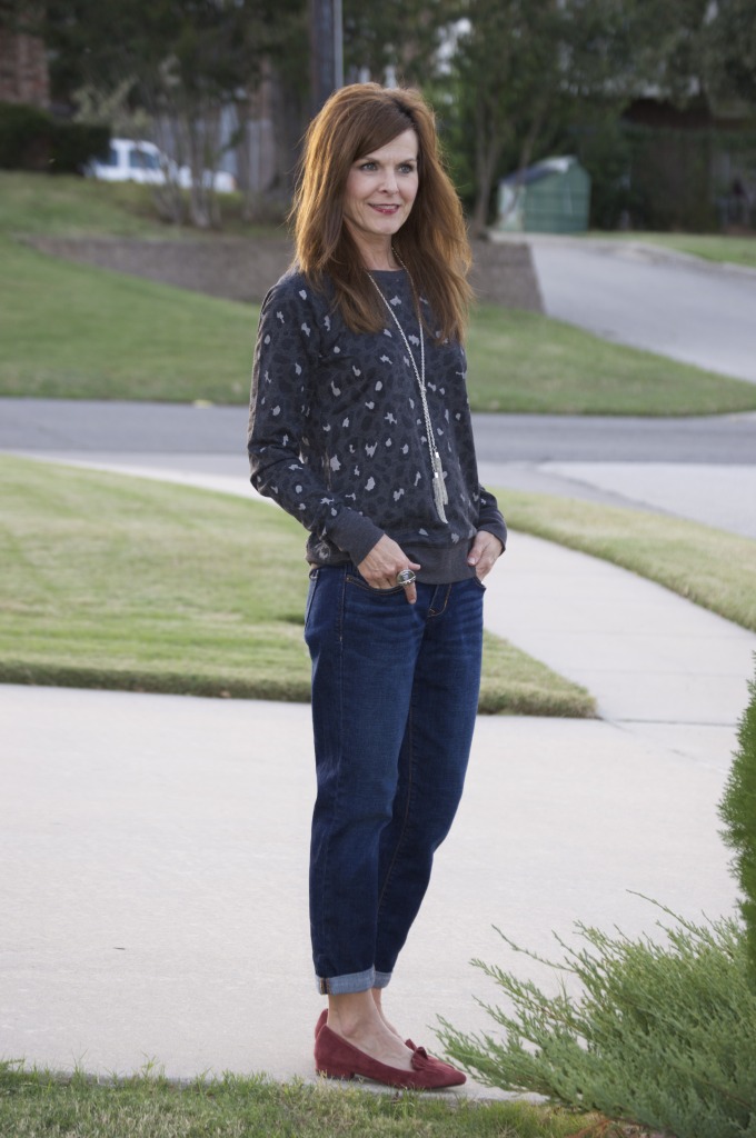 Day 4 - Boyfriend jeans + sweatshirt