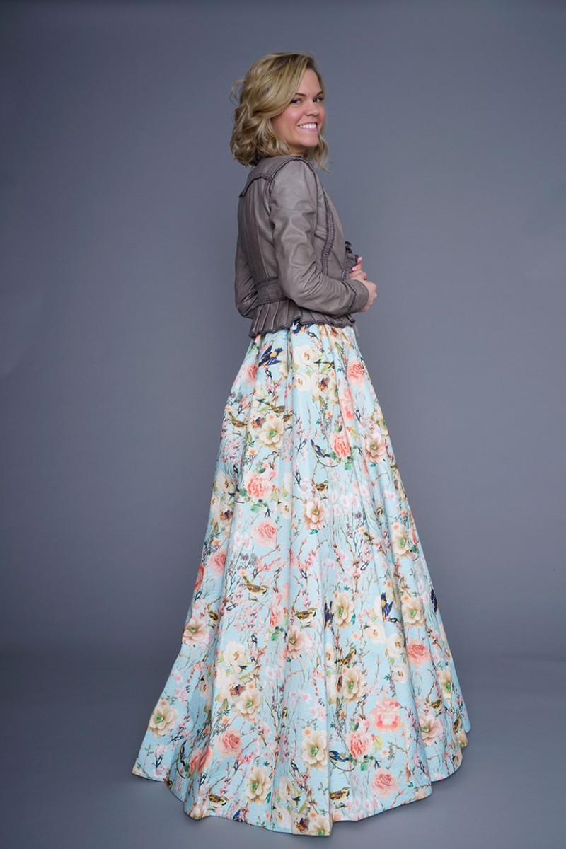 Ieena Duggal for Mac Duggal is an up and coming fashion designer in Chicago geared toward the everyday woman she is relatable and her designs are beautiful. Embellishmints.com