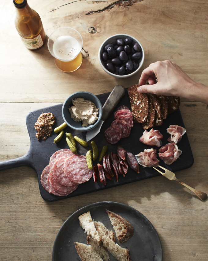 How to Build a Charcuterie Board